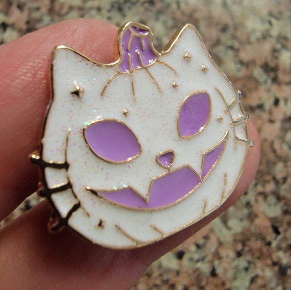 *2 for $13* Halloween White Cat - O' - Lantern Pumpkin Design Enamel Pin - Picture 2 of 3
